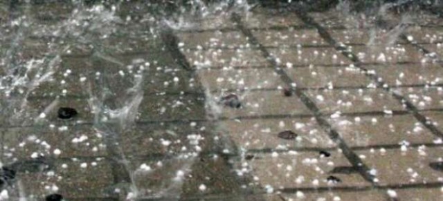 Tormentas con granizo y aparato eléctrico ponen en aviso a Castellón y al norte de Valencia
