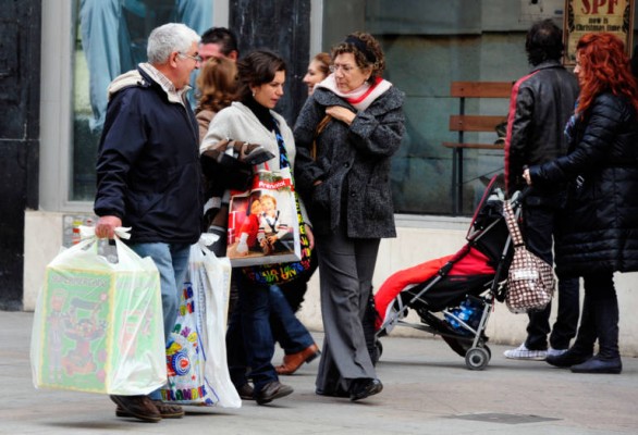 El pequeño comercio y las grandes superficies auguran unas rebajas con récord de afluencia