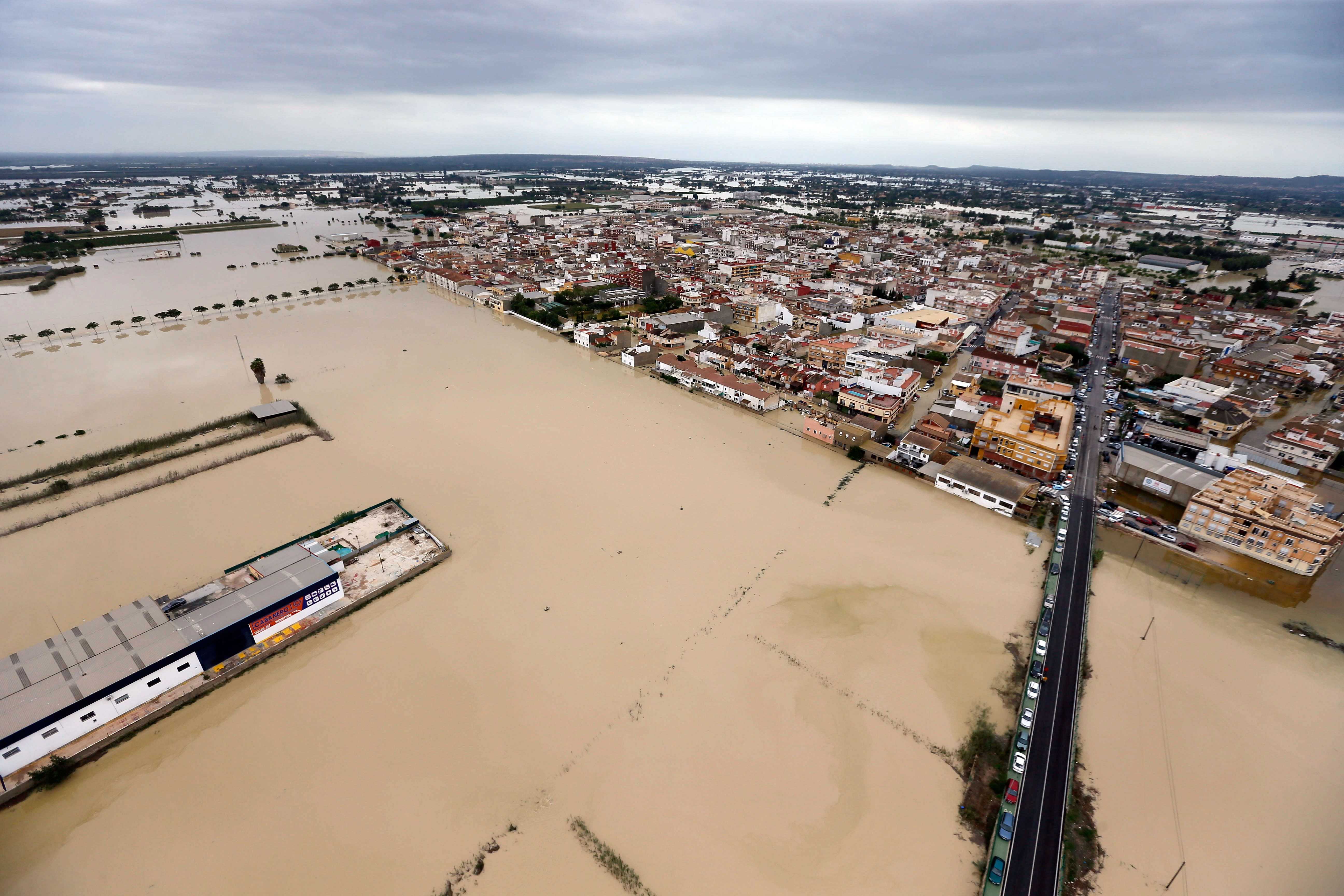 Inundaciones en Orihuela, Almoradí y Dolores (Fotos: EFE/MANUEL LORENZO)