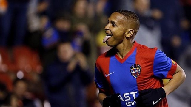 Competición desestima el recurso por Deyverson y no podrá jugar en Sevilla
