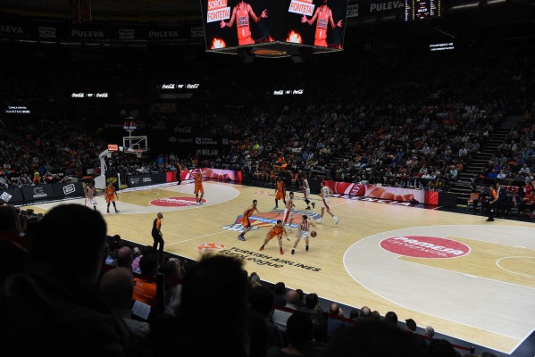 Enero taronja: Cinco partidos en la Fonteta en 16 días