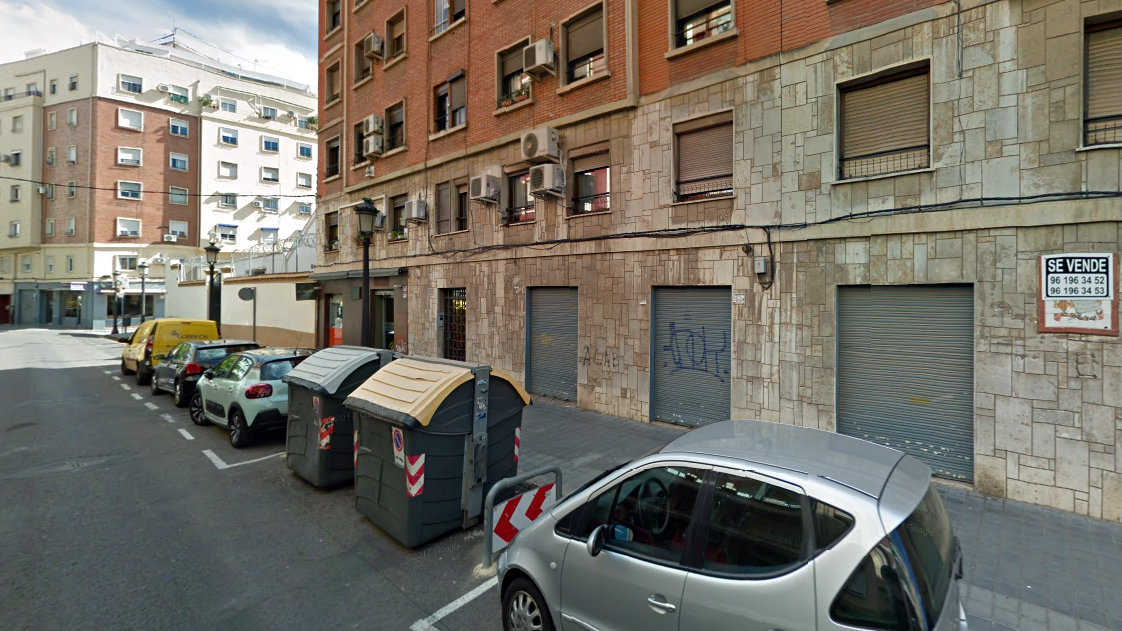 Se vende local en la calle Finlandia. Razón: Ministerio de Defensa