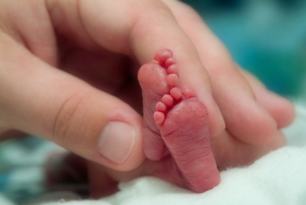 El retraso en la maternidad, el estrés y los embarazos múltiples favorecen el aumento de partos prematuros