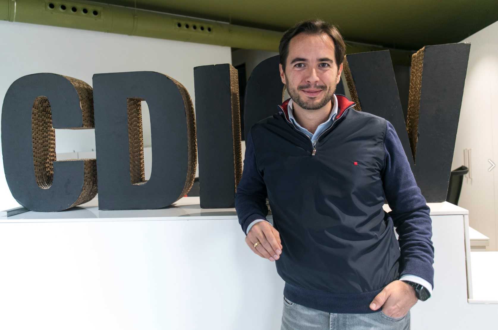 Miguel Sánchez: «Contar con interioristas en edificios públicos habría evitado muchos mausoleos»