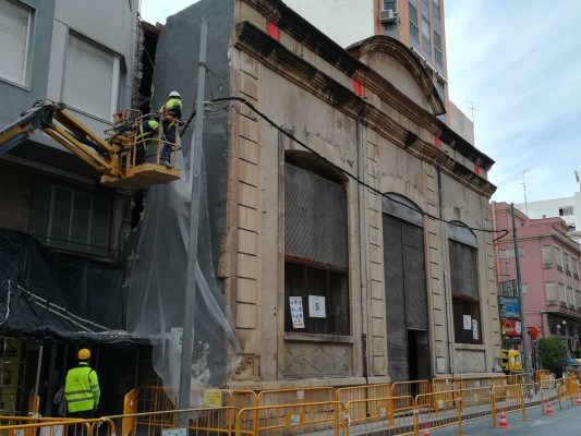 Empieza la cuenta atrás: en dos semanas culminará el derribo del edificio de Nuevos Riegos el Progreso
