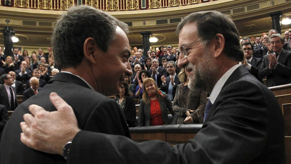 José Luis Rodríguez Zapatero y Mariano Rajoy se saludan en el Congreso. Foto: EFE - 