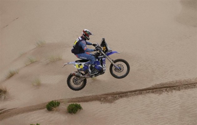 Van Beveren gana y es líder en motos tras una cuarta jornada dominada por Loeb en coches