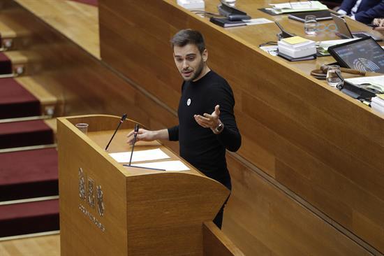 El portavoz de Compromís, Fran Ferri, en Les Corts. Foto: EFE  - 