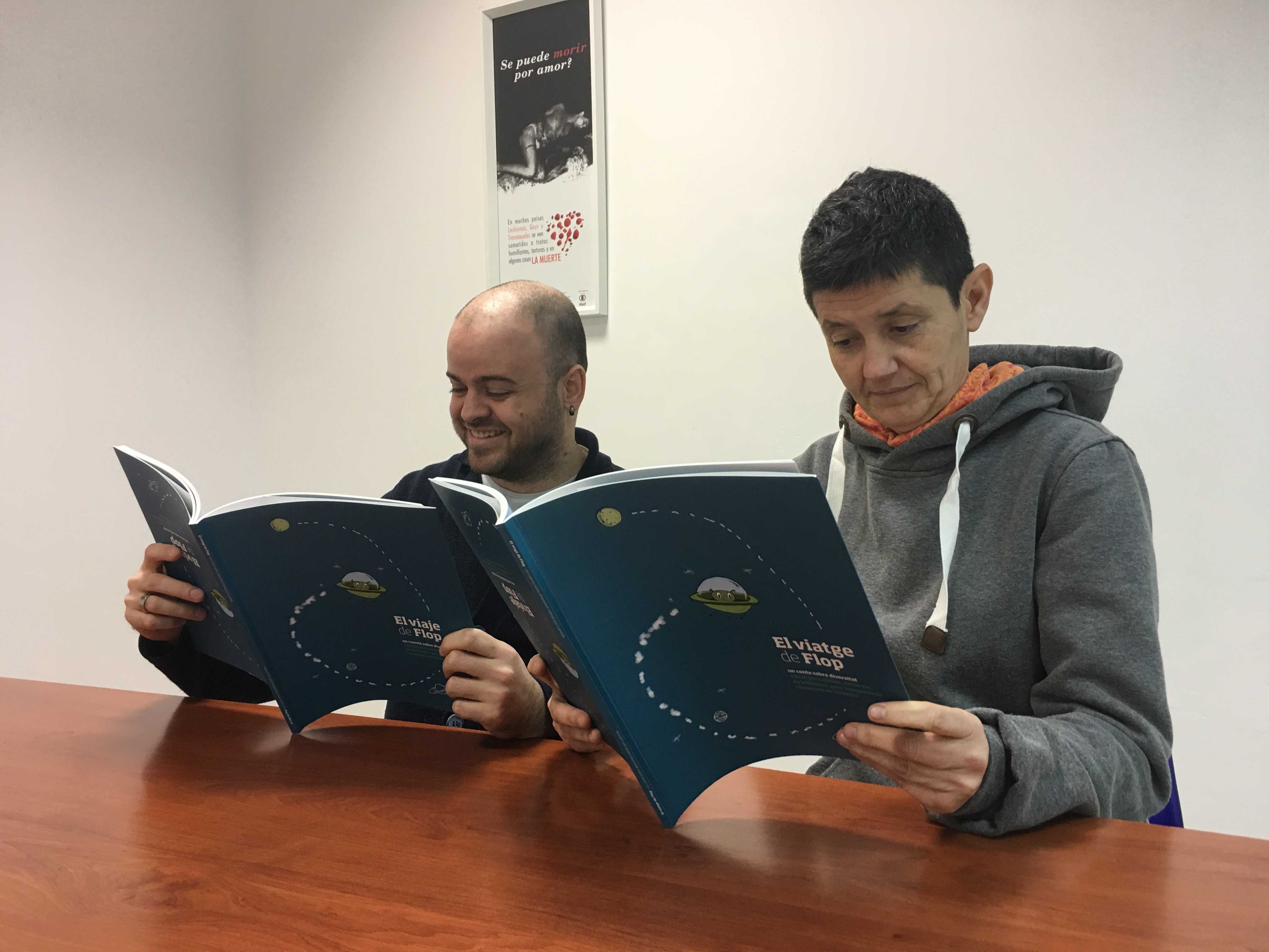 El te?cnico en Educacio?n, Juan Fco. Ferna?ndez y la gerente de Lambda,  Marina Valiente - 