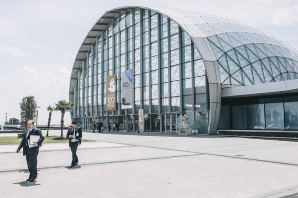 Feria Valencia sobrevive con 17 millones en ayudas mientras paga un sueldo medio de 49.000 euros