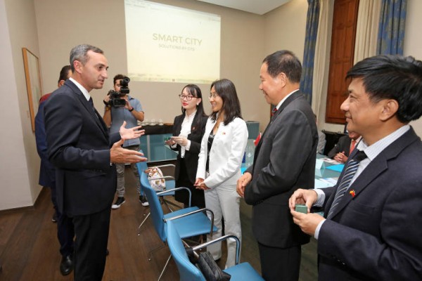 La Diputación busca inversores en China para la zona franca y las áreas logísticas de Alicante