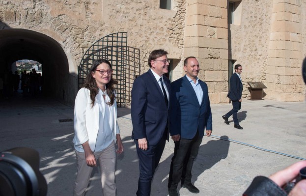 Firma del pacto del Botànic II en Alicante (fotos RAFA MOLINA)