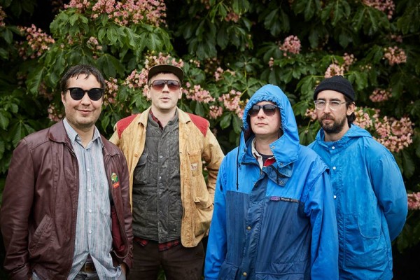 El 'garage-rock' de la banda londinense Surfing Magazines suena en València