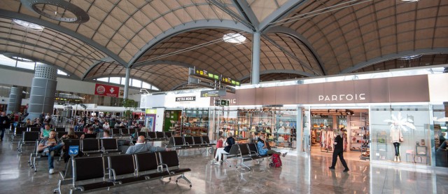 El aeropuerto de El Altet vuelve a batir su récord histórico en 2017 con 13,7 millones de viajeros