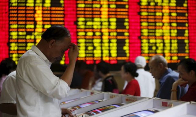Las bolsas chinas bajan de nuevo y amplían la caída anual al 25%