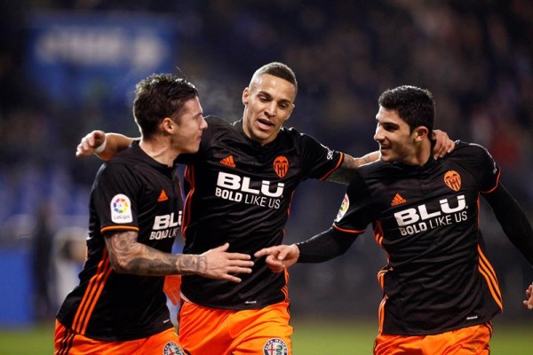 El Valencia se reencuentra con la victoria a domicilio en Riazor