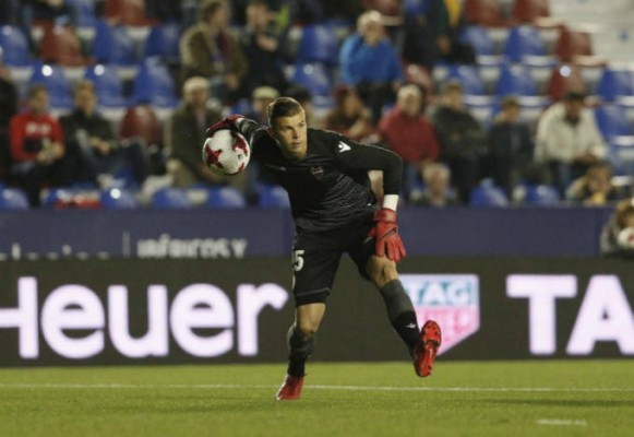El Levante confirma el traspaso de Langerak al Nagoya Grampus