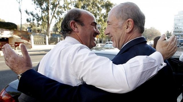 Segundo 'round': De Guindos dará su versión de la crisis en el Congreso tras los ataques de Rato

