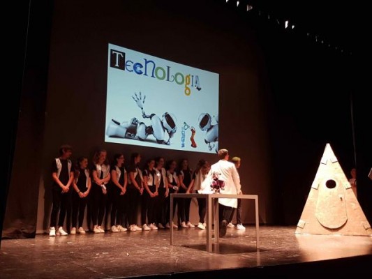 Robots actores programados por estudiantes, la futurista iniciativa de El Caleidoscopio
