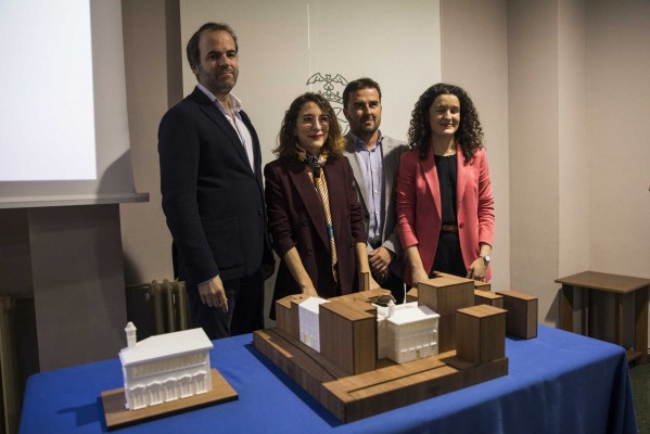 Presentación a vecinos del Centro de Arte Hortensia Herrero (Fotos: EVA MÁÑEZ)

