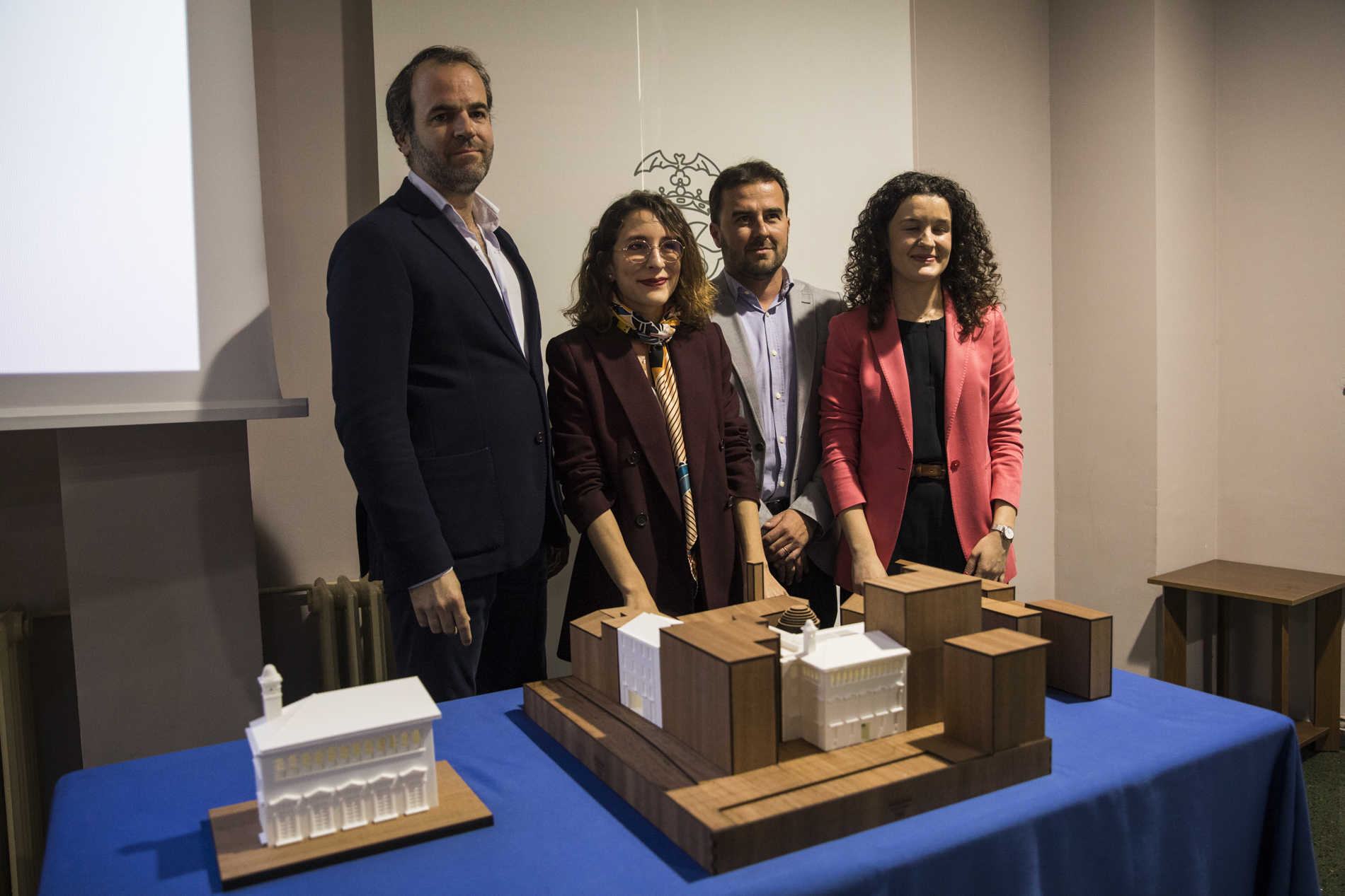 Presentación a vecinos del Centro de Arte Hortensia Herrero (Fotos: EVA MÁÑEZ)
