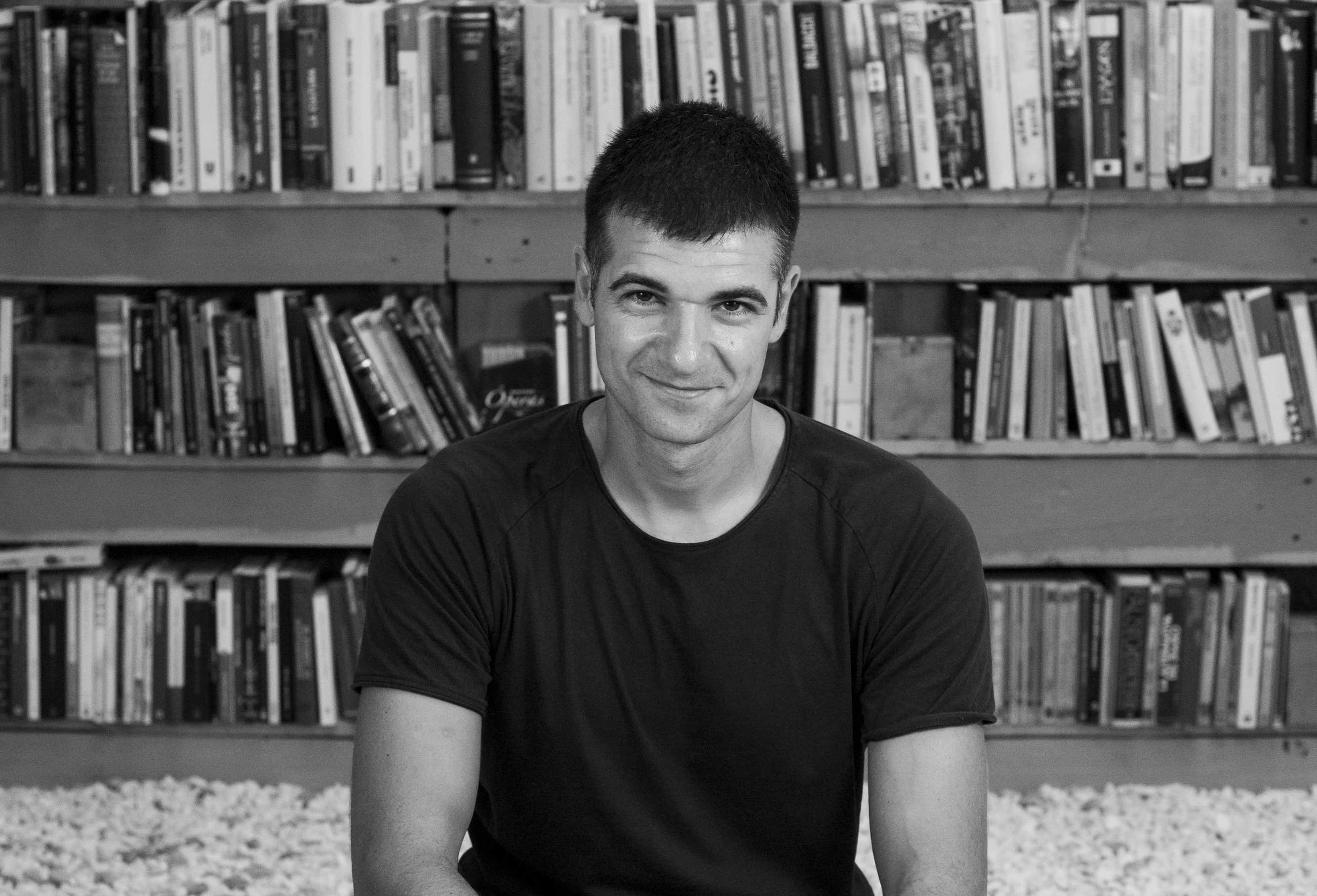 Muchas veces somos invisibles sin quererlo. Espero que la novela les ayude a dejar de serlo