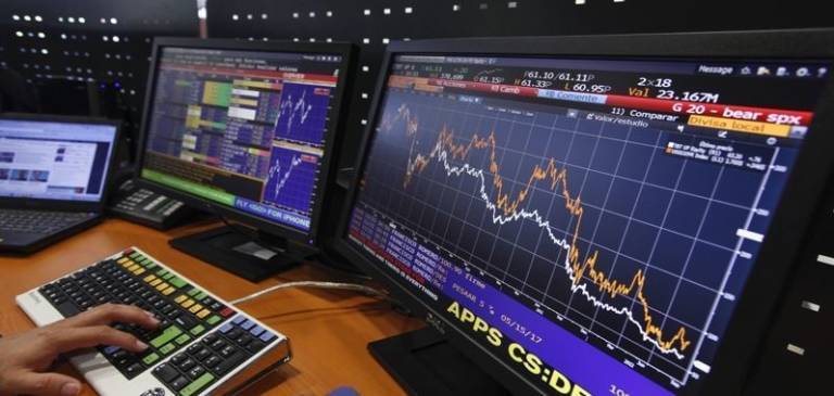 El Ibex 35 supera los 10.500 puntos y la prima de riesgo baja a 93 puntos básicos  