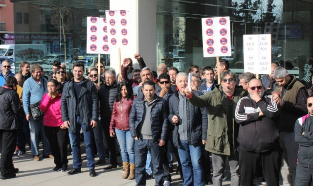 Los taxistas se manifiestan contra la ley valenciana al permitir 