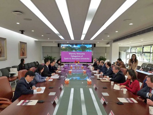 La Diputación de Alicante ofrece al 'gigante' China Merchants Port Holdings invertir en la futura zona franca