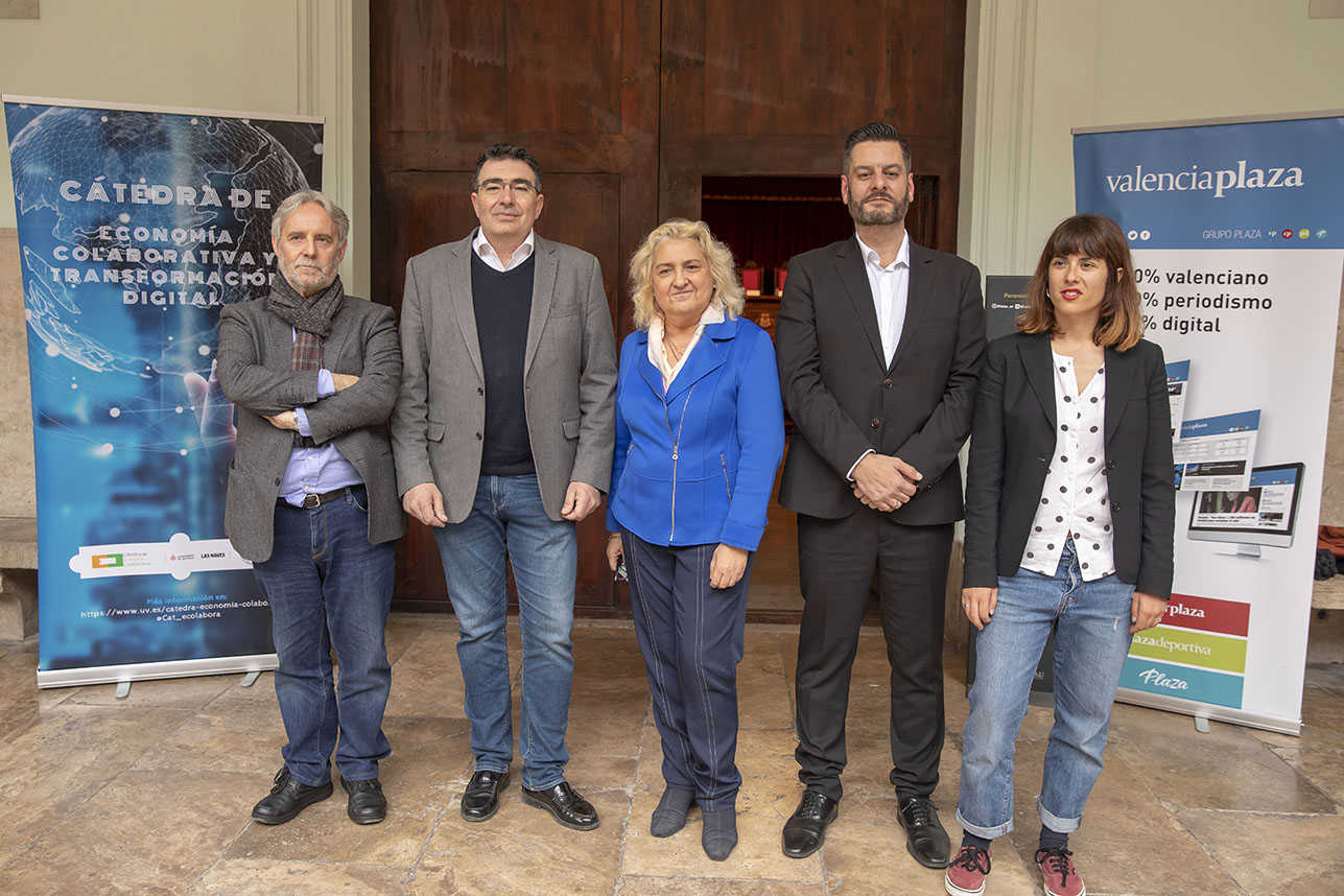 Debate de candidatos municipales sobre los apartamentos turísticos en València (Fotos: MARGA FERRER)