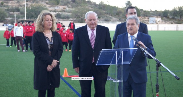 El césped artificial de Rus salpica a Javier Luján y a otros constructores