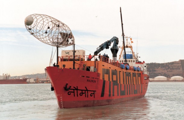 La Fura del Baus atraca su barco-espectáculo 'Naumon' en la Marina de València