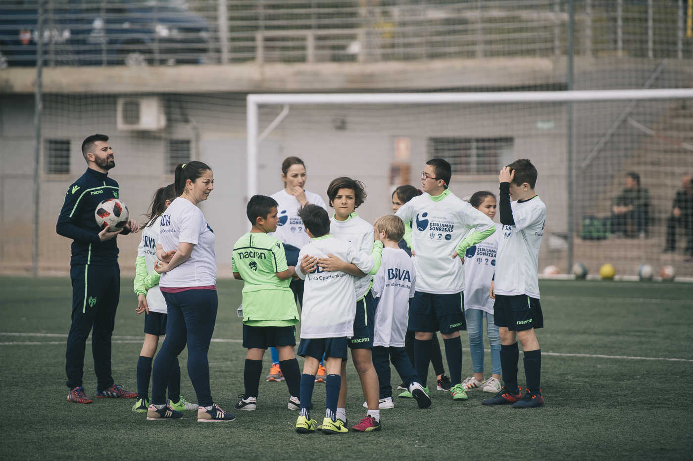 ‘Dibujamos sonrisas’ de BBVA enfrenta al Levante UD EDI y la Fundación Integra de Mallorca (Fotos: KIKE TABERNER)