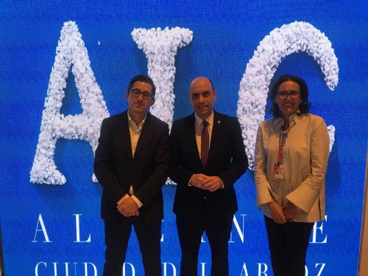 Alicante exprime la marca 