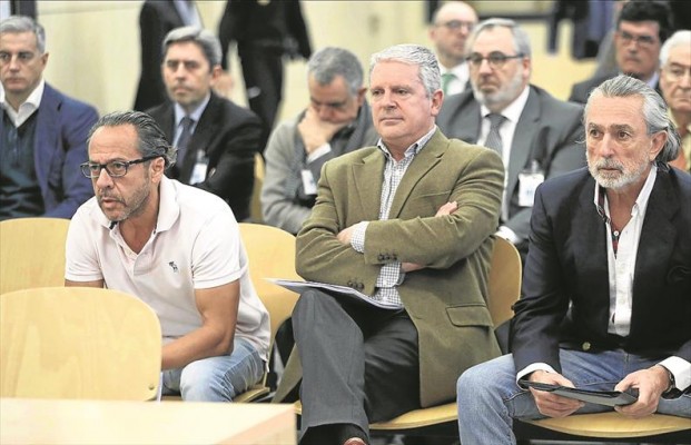 Crespo y 'El Bigotes' buscan una rebaja de su pena, aunque Anticorrupción arguarda la confesión
