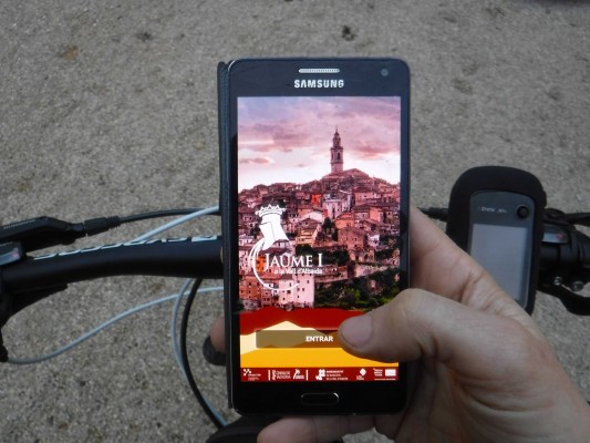 Mira tu móvil, tienes una notificación de Jaume I: una APP para recorrer la historia a pie o en bici