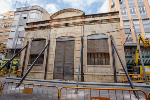 Elche ordena a los propietarios de El Progreso cambiar el apuntalamiento para reabrir el tráfico