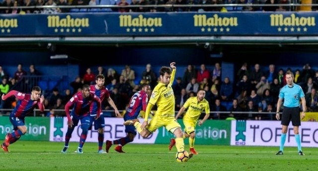 El Villarreal tinta de amarillo el derbi valenciano