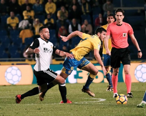 Marcelino tendrá que 'inventar' en el eje ante el Real Madrid por las bajas de Paulista y Vezo 