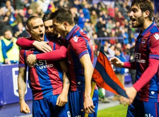 Roger igualó en 30 minutos los goles de Ünal, Boateng, Nano y Alegría juntos