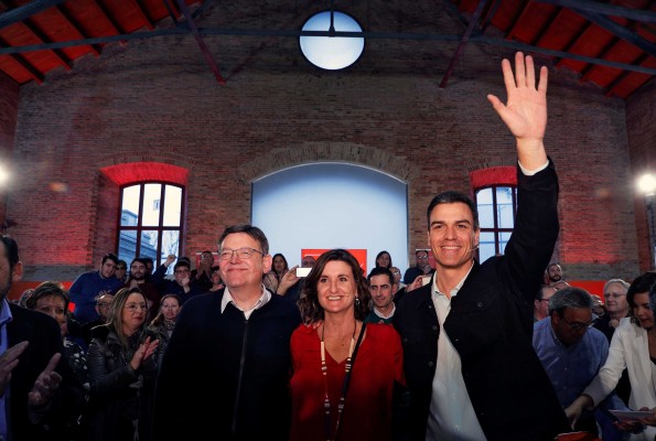 Sánchez mantiene su apuesta de cargar a la banca el 'rescate' de las pensiones y ve a Rajoy 