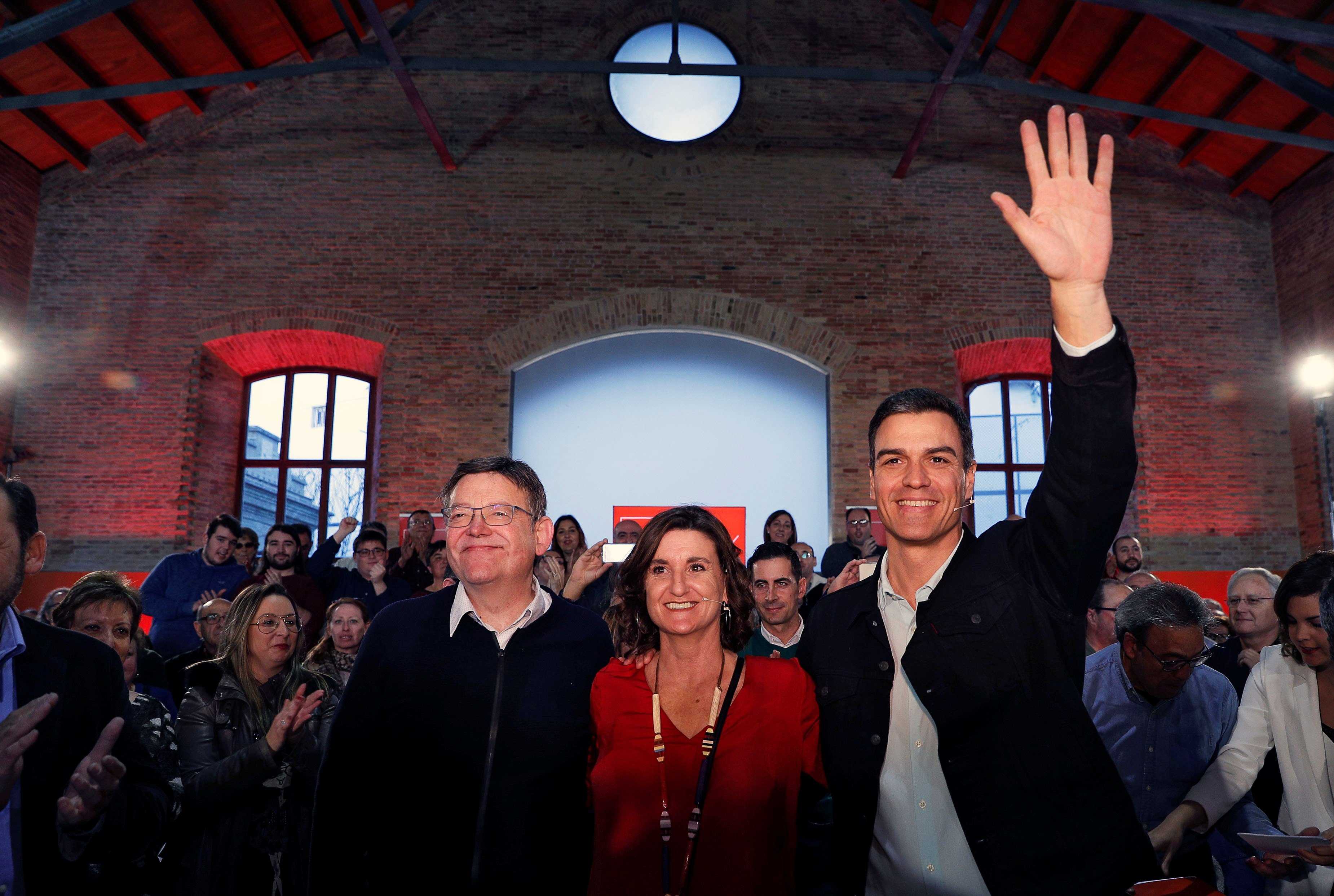 Sánchez mantiene su apuesta de cargar a la banca el 'rescate' de las pensiones y ve a Rajoy 