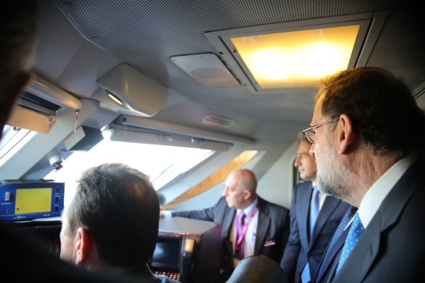 El AVE inaugural Valencia-Castellón llega con 32 minutos de retraso
