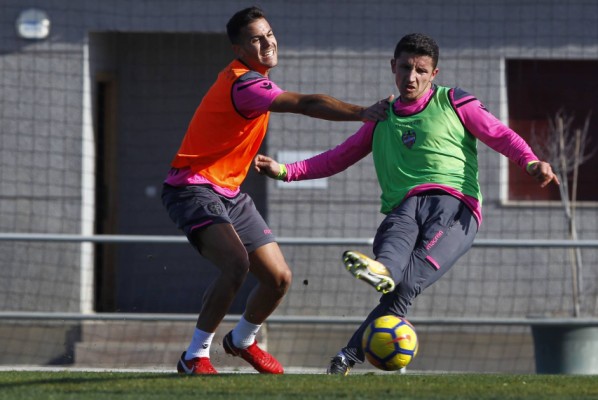 El Levante vuelve al trabajo sin Toño ni Raúl