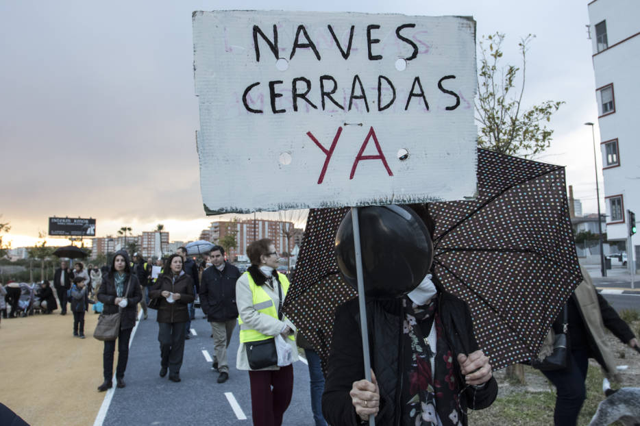 El Puerto 'capta' un inversor para mover graneles y carga el coste de las naves cerradas a una concesión
