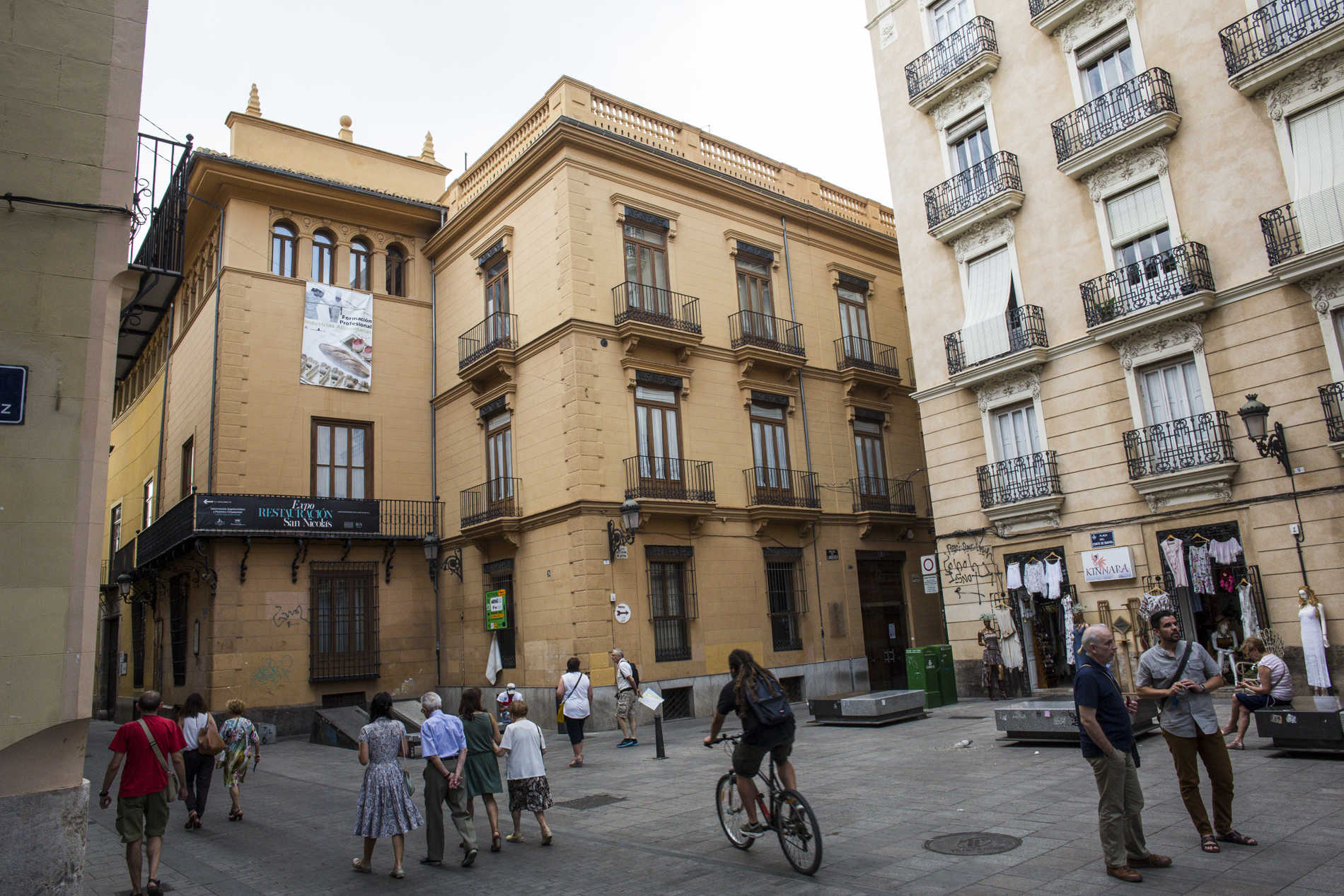 Aspecto de la plaza del Conde Buñol, en Ciutat Vella. Foto: EVA MÁÑEZ - 