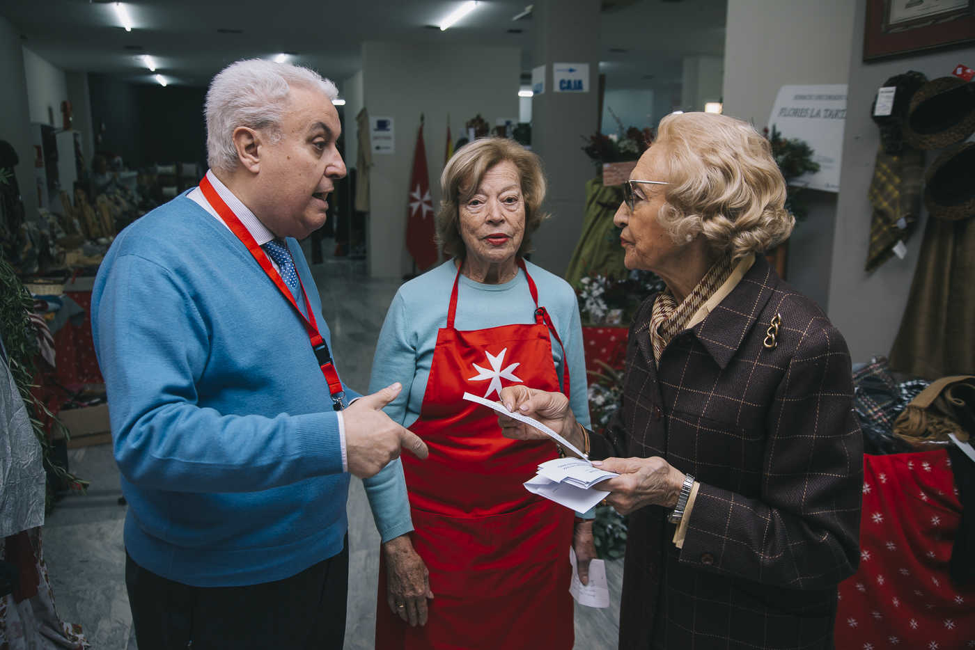 Mercadillo benéfico navideño de la Orden de Malta en València (Fotos: KIKE TABERNER)