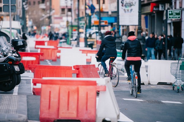 El carril bici incompleto: Grezzi culpa a la herencia recibida y Giner acusa a Ribó de “vender humo”