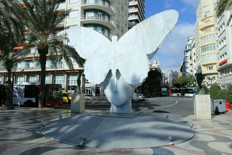 La escultura de Valdés se montó en diciembre en La Explanada, ahora espera su sitio definitivo. Foto: AP - 