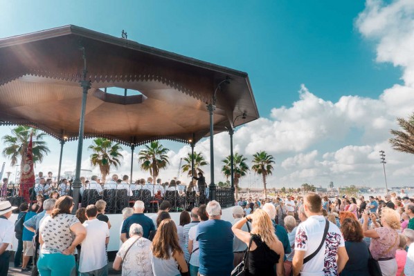 La Pérgola de la Marina acogerá conciertos gratuitos de Pablo Und Destruktion, Júlia, Mujeres o Francisco Nixon, entre otros